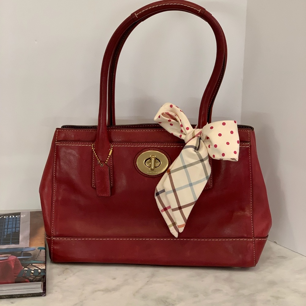 Coach Leather Hampton Tote  In Great Condition